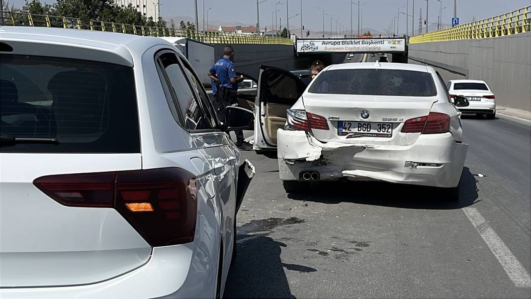 Konya merkezde 6 araçlı zincirleme kaza! 2